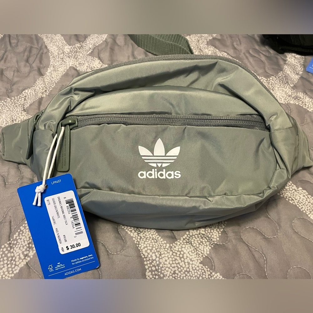 NWT• adidas Originals National Waist Pack/Fanny Pack. Silver Green/White, OS